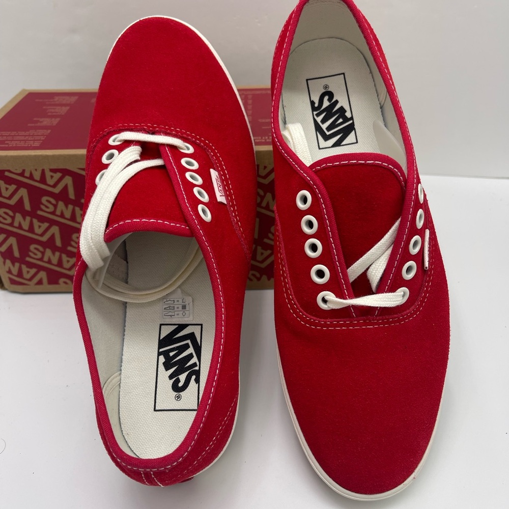 Vans WMNS Authentic Lowpro
Racing Red
VN000D04IZQ Red Low-Top Sneakers - Picture 12 of 16